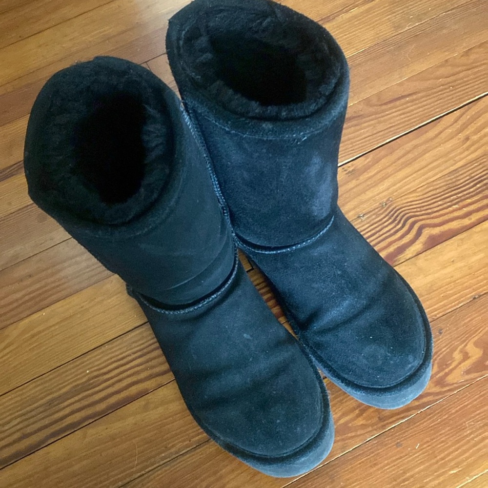 USED Bearpaw Ella Platform size 7